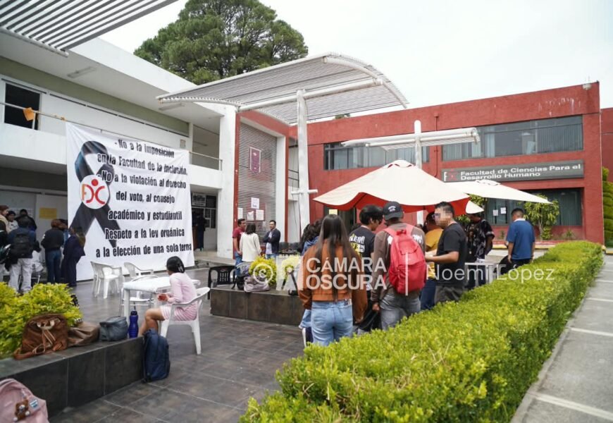 Estudiantes y académicos de Desarrollo Humano de la UATx realizan protesta Pacifica