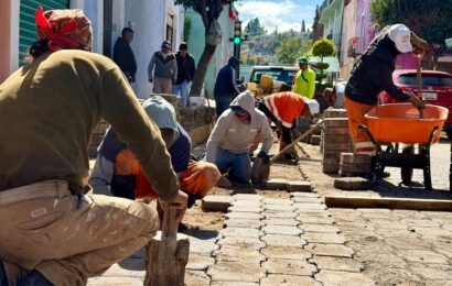 Nivelan adoquines en avenida Muñoz Camargo de Tlaxcala