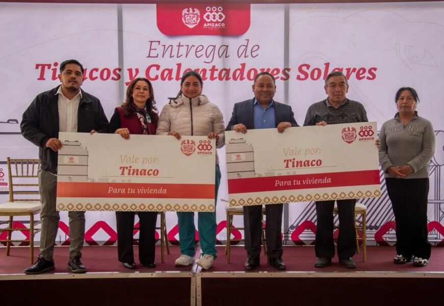 Javier Rivera Bonilla realizó la entrega de tinacos y calentadores en beneficio de 200 familias apizaquenses