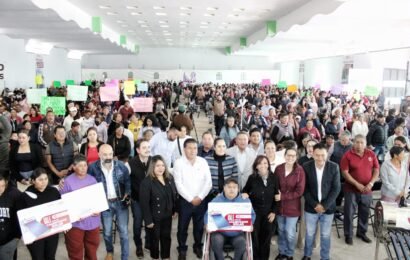 Carlos López Suárez acompaña entrega de Calentadores Solares en Terrenate