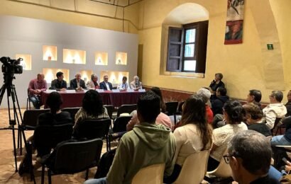Ayuntamiento realiza conversatorio sobre Historia y patrimonio de Tlaxcala