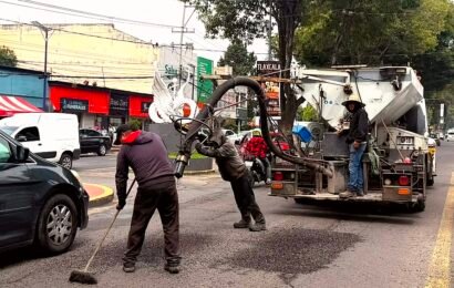 Bacheo en vialidades de la capital continúa para mejorar las condiciones de circulación