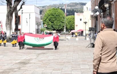 Alcalde de Tlaxcala participa en Ceremonia de Incineración del lábaro patrio