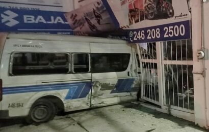 Policía capitalina atiende choque en Avenida Independencia, la mañana de este lunes