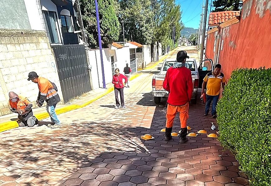 Colocan boyas viales en Las Ánimas, Tlaxcala