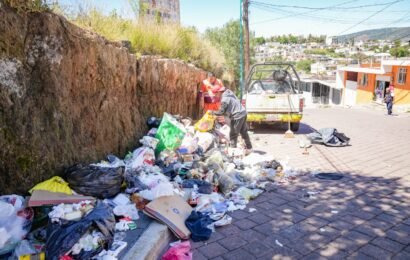 Brigadas del Ayuntamiento  retiran basura en calles de Tlaxcala