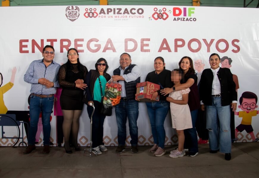 Ayuntamiento de Apizaco entrega apoyos a 180 familias