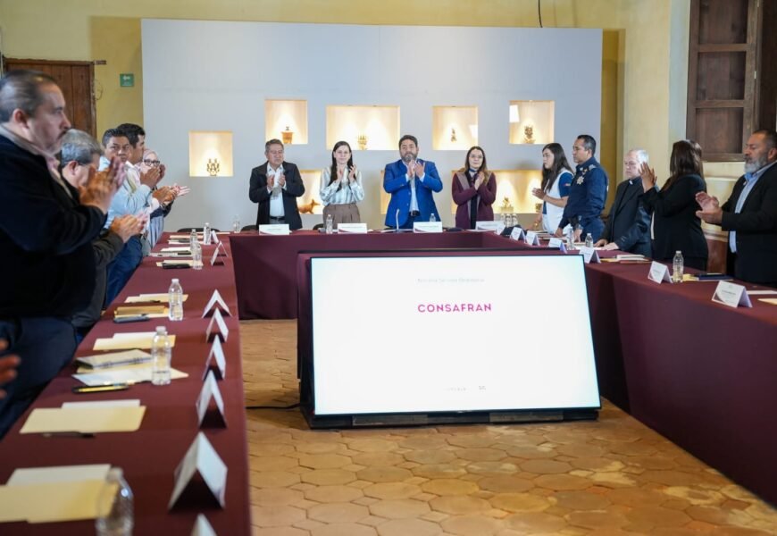 Carlos López participa en sesión del Consanfran