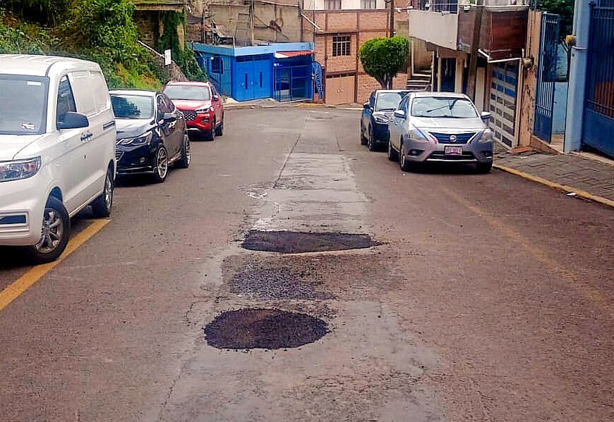 Ayuntamiento de Tlaxcala realiza Bacheo en prolongación Porfirio Díaz