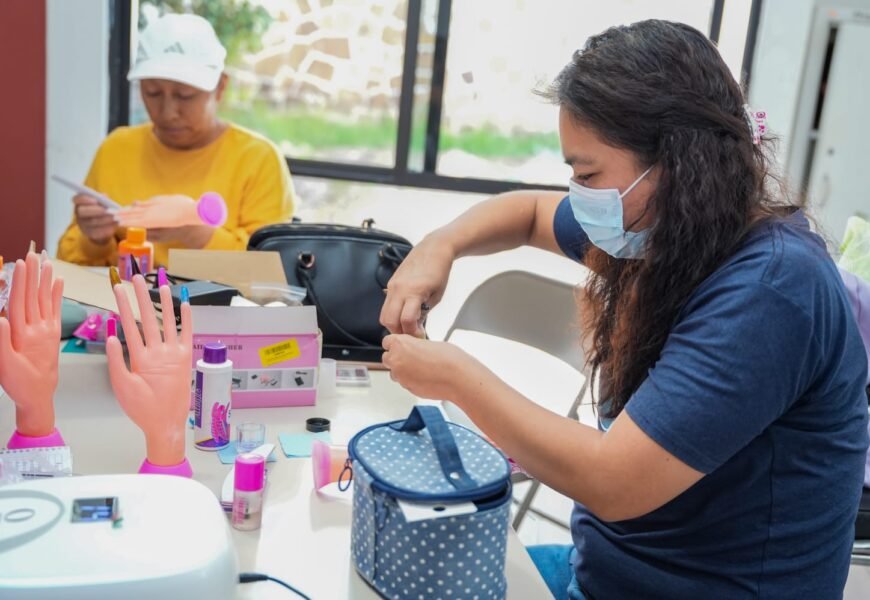 Curso de uñas impulsa a mujeres en Tlaxcala