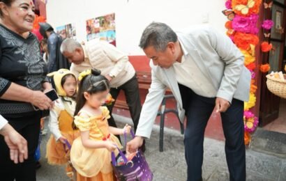 Jardín de niños piden Calaverita en Ayuntamiento de Tlaxcala