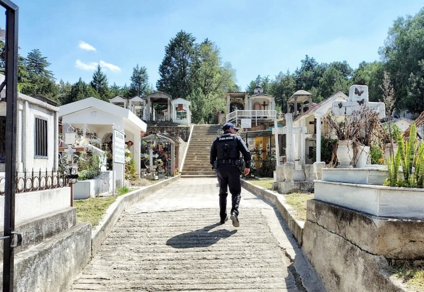 Vigilancia en panteones de Tlaxcala por Día de Muertos Vigilancia en panteones de Tlaxcala por Día de Muertos