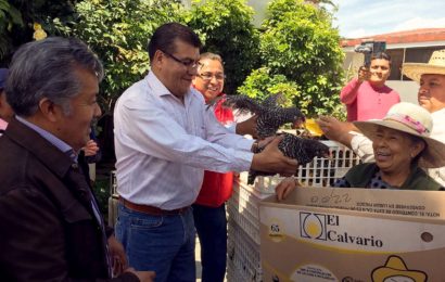 Entregan paquetes de especies menores en los municipios de Ixtacuixtla y San Pablo del Monte