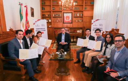 Estudiantes beneficiados de la “Beca a China 2019” se reunieron con Marco Mena