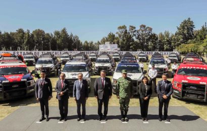 Marco Mena entrega 200 patrullas para la seguridad de los tlaxcaltecas