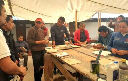 Fortalece Icatlax conocimientos de estudiantes en carpintería de la Acción Móvil Papalotla