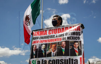 Continúa la instalación de mesas para pedir juicio a expresidentes de México