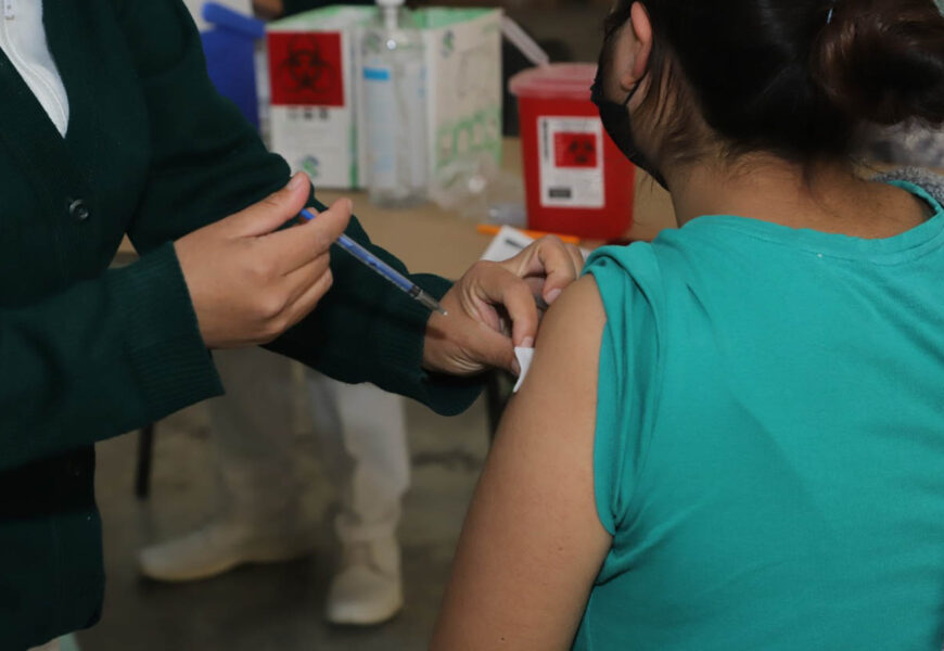 Instalarán 39 centros de vacunación contra covid-19 e influenza
