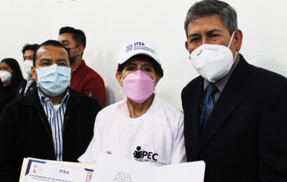 Entregó ITEA certificados a trabajadores del ayuntamiento de Tetla