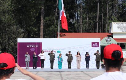 Gobernadora Lorena Cuéllar tomó protesta de bandera a soldados del SMN