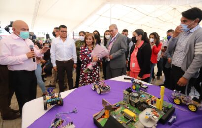 Reconoce gobernadora Lorena Cuéllar el talento y la creatividad de los estudiantes de la UPTX