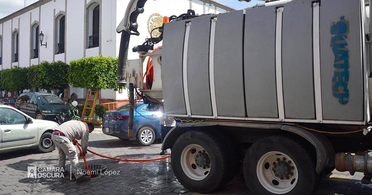 Realiza CAPAM acciones de saneamiento en drenajes y pozos de visita en el Centro de Tlaxcala