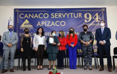 Asistió Gobernadora Lorena Cuéllar al 94 aniversario de CANACO Apizaco