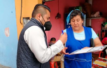 Con agrado reciben comerciantes de Tlaxcala capital licencias de funcionamiento hasta sus negocios