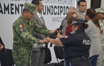 Atestiguó Gobernadora Lorena Cuéllar entrega de armamento a municipios