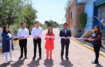 Entrega gobernadora obras de pavimentación en Zacatelco