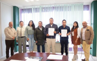 Firma Tecnológico de Tlaxco convenios de colaboración con empresas locales