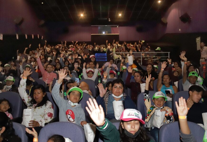 Con funciones de cine, el sistema estatal dif festeja a la niñez tlaxcalteca