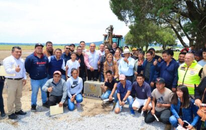 Coloca Gobernadora primera piedra para la construcción del Mercado de Pirotecnia en Xaloztoc