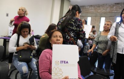 Mujeres Buscan Salir del Rezago Educativo: INEGI