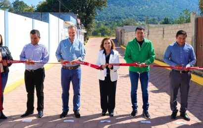 La gobernadora Lorena Cuéllar Cisneros mejora la infraestructura de Cuaxomulco con obras de pavimentación