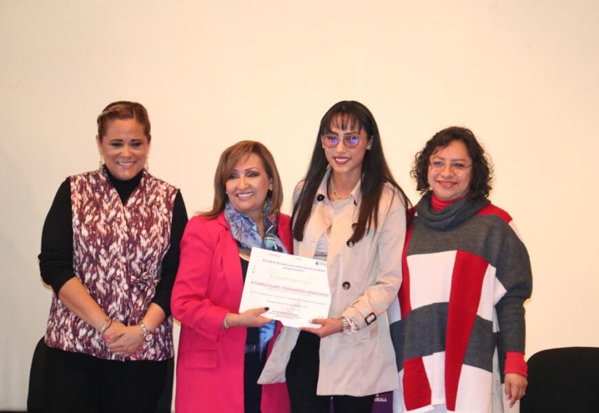 Encabeza gobernadora entrega de 300 certificados educativos en Tlaxcala