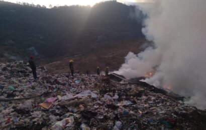 Atiende gobierno estatal brote de incendio en relleno sanitario de Panotla