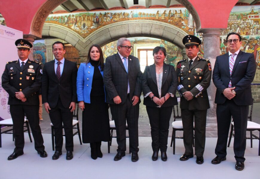 Asiste Maribel Pérez Arenas a ceremonia por el 107 aniversario de promulgación de la Constitución