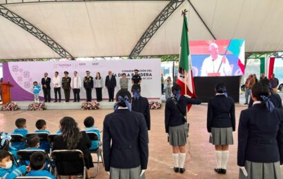 Autoridades conmemoraron el día de la bandera en Tlaxcala
