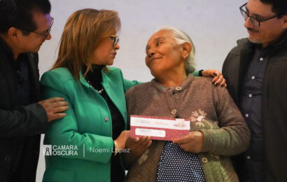 Encabezó gobernadora entrega de tarjetas a beneficiarios del programa por una mejor vivienda